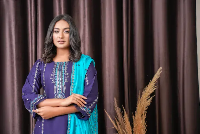 এসেনশিয়াল থ্রি-পিস